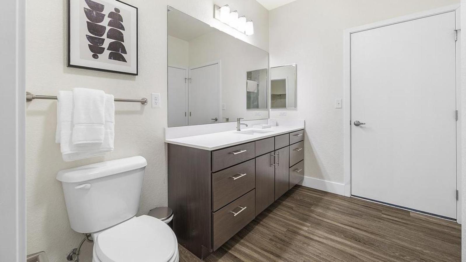 Landing Modern With Amazing Amenities Apartment