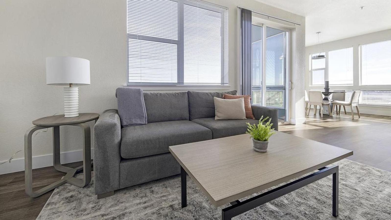 Landing Modern With Amazing Amenities Apartment *