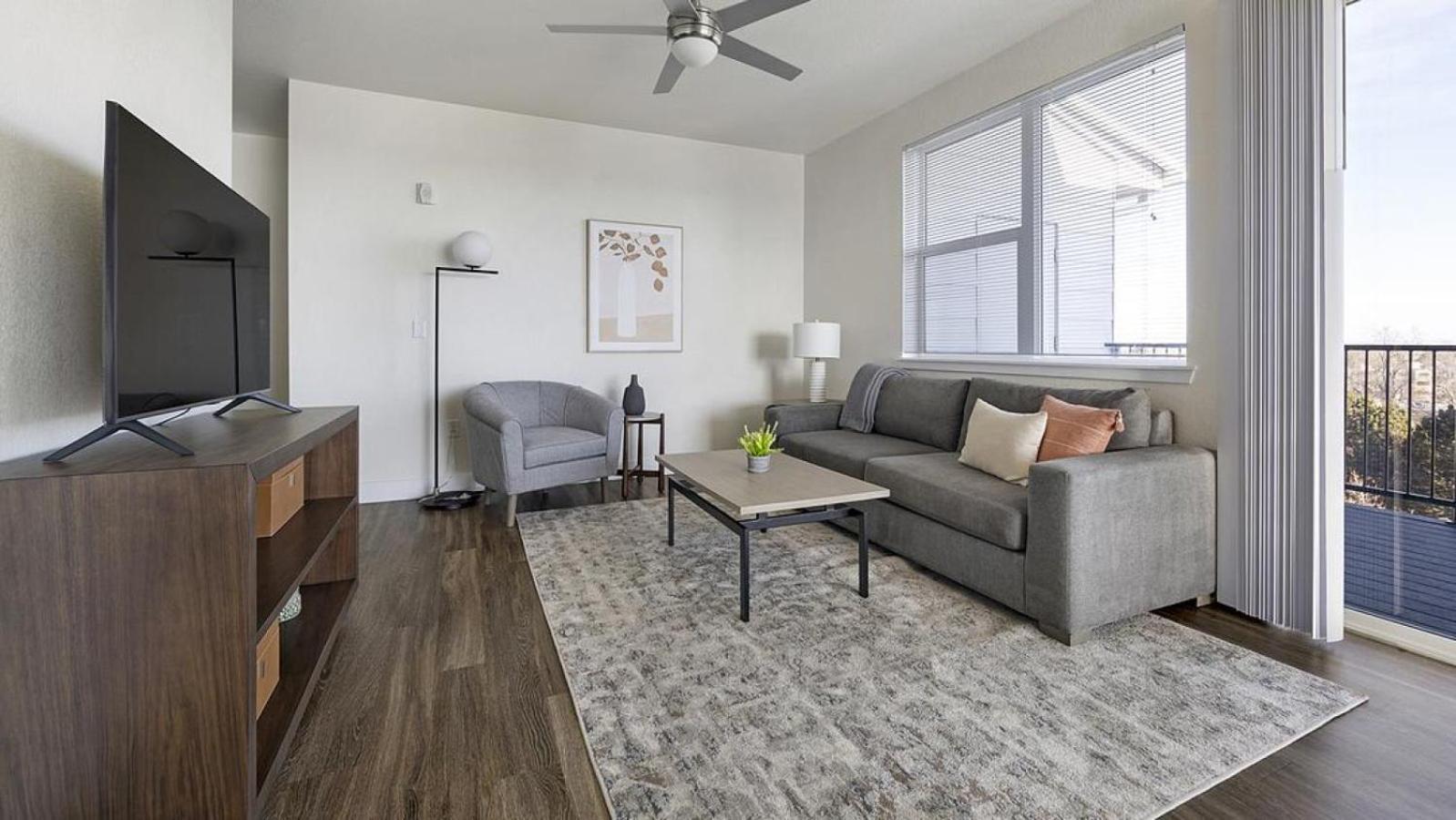 Landing Modern With Amazing Amenities *