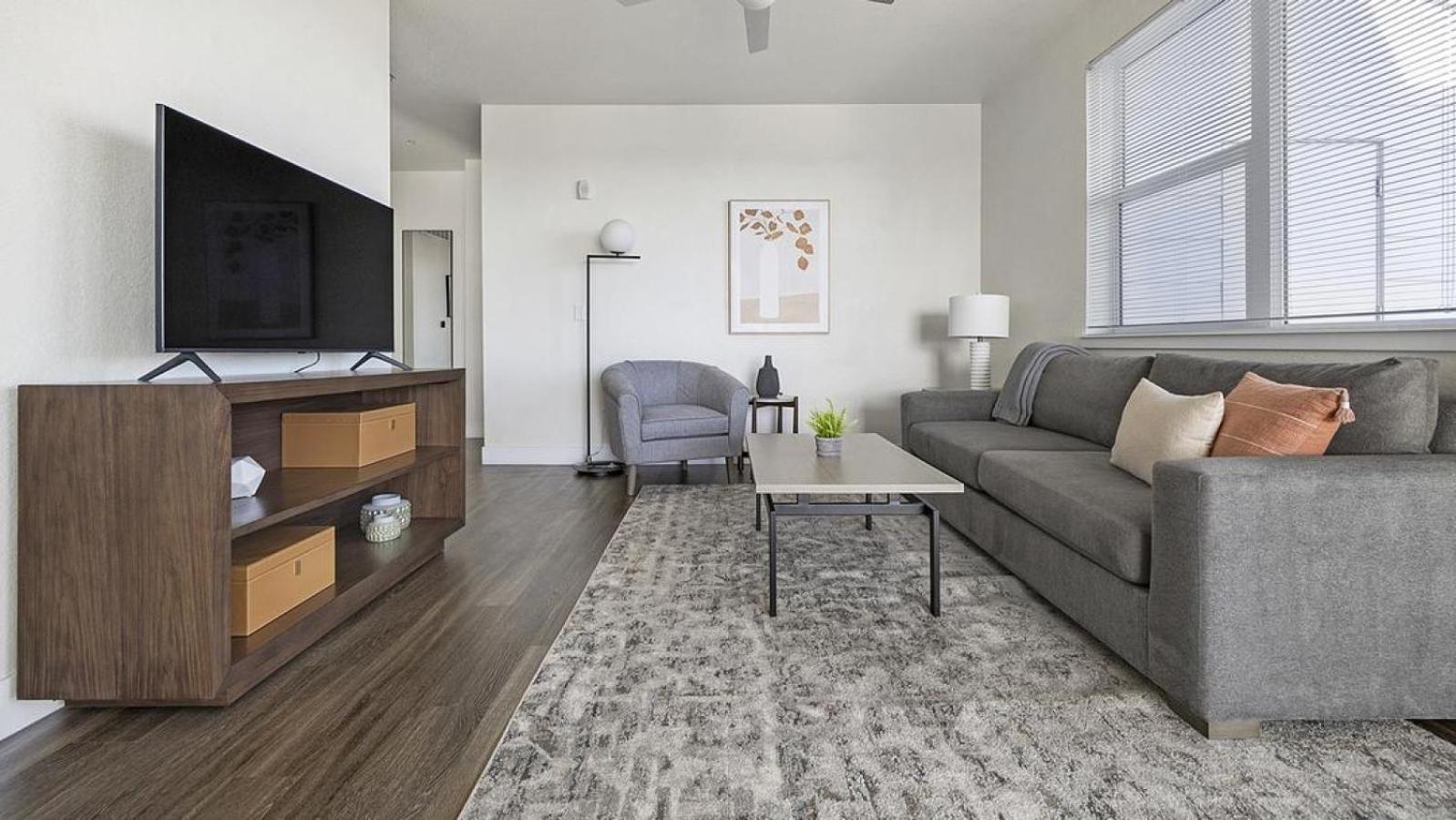 Landing Modern With Amazing Amenities * Denver