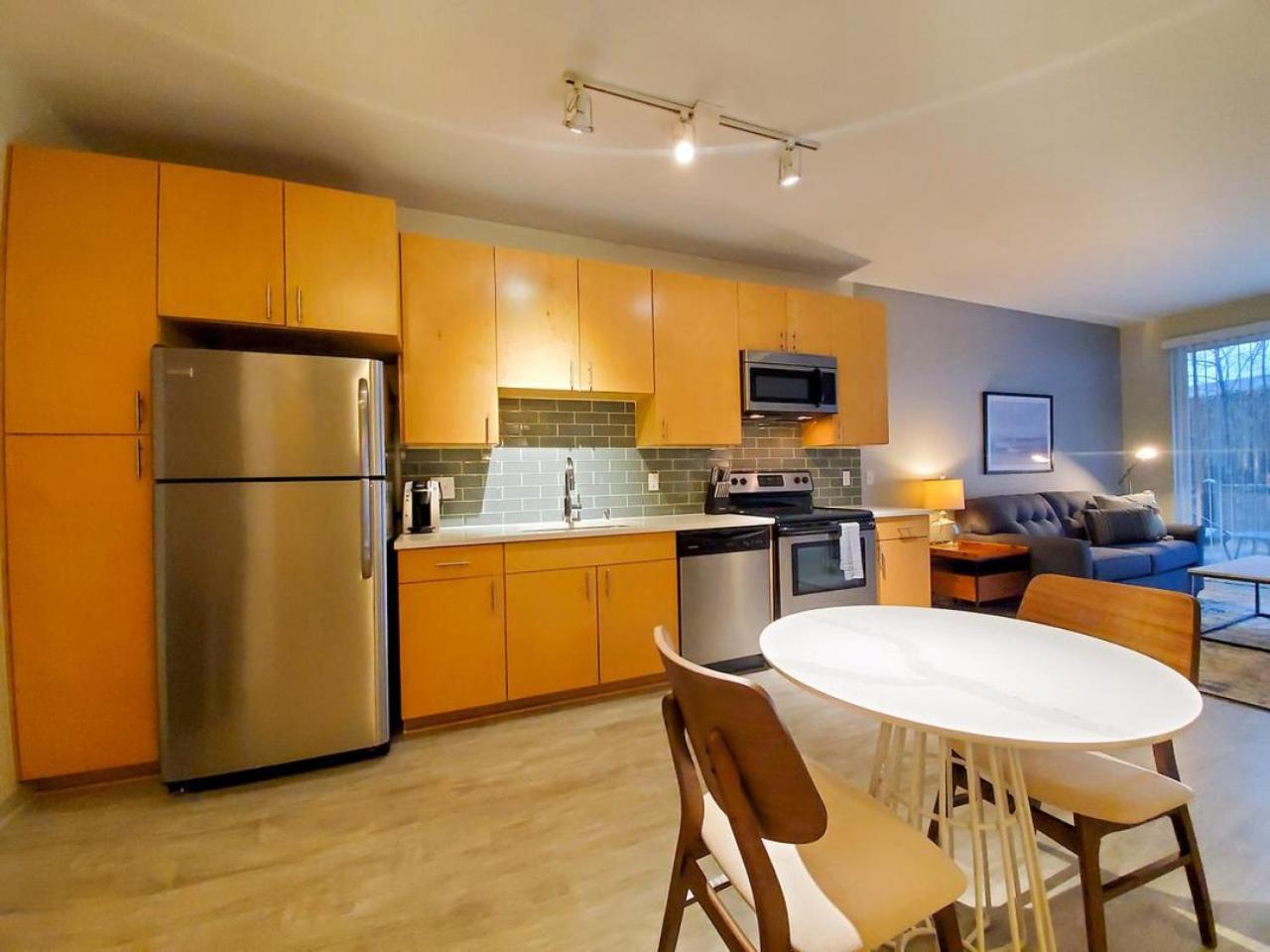 Apartment Landing Modern With Amazing Amenities
