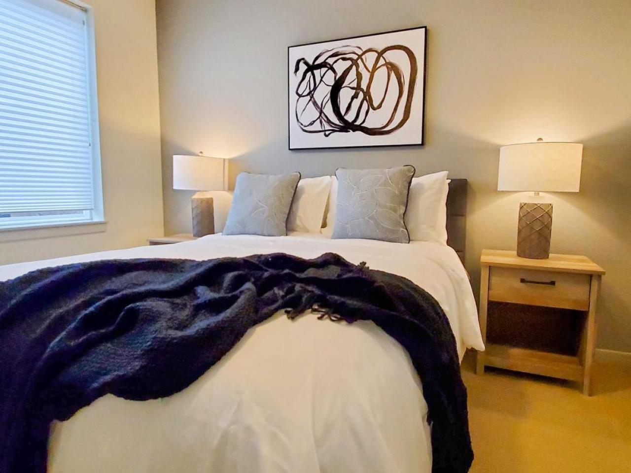 Apartment Landing Modern With Amazing Amenities *