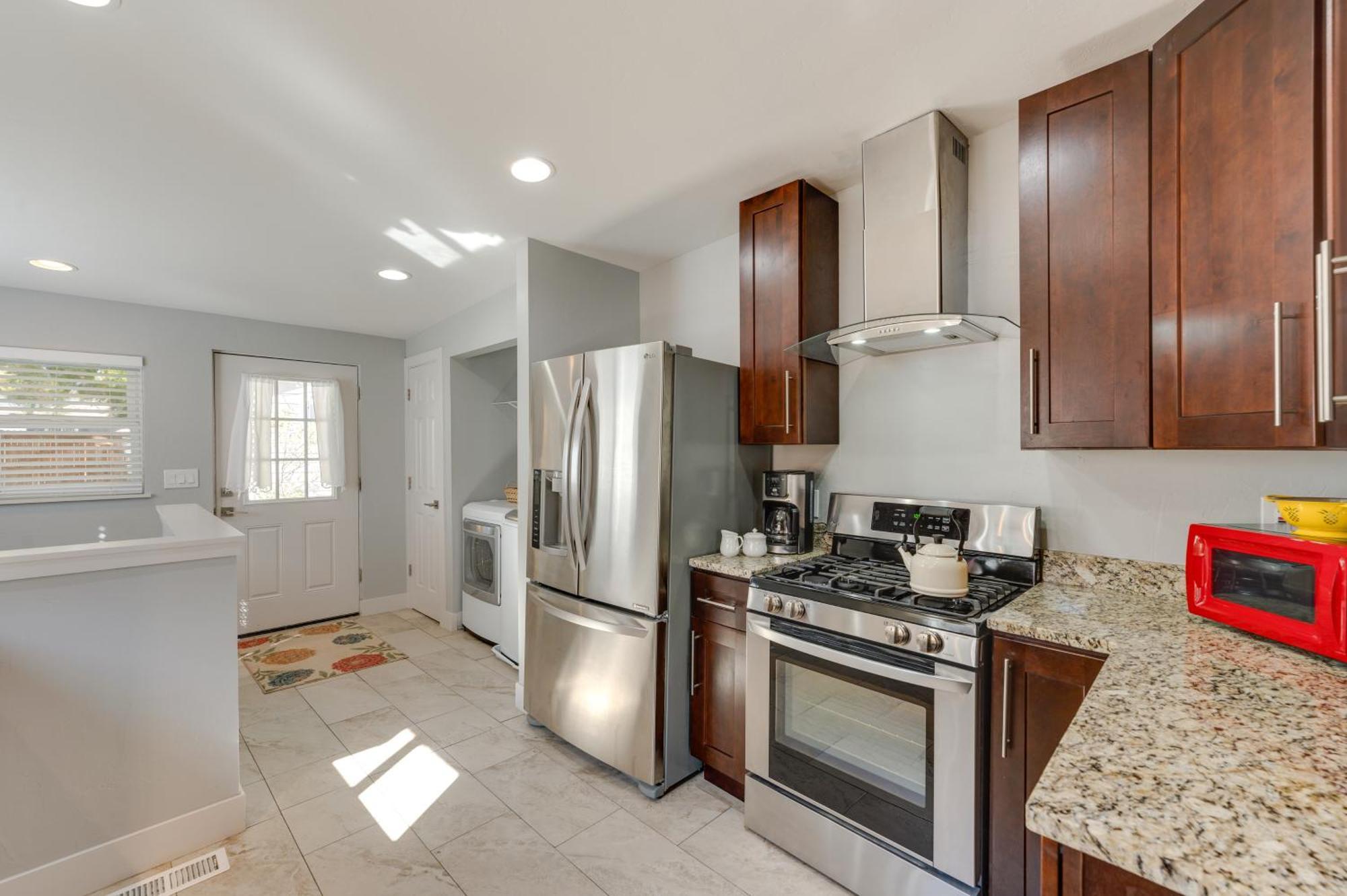 Bright With Backyard And Patio! Denver