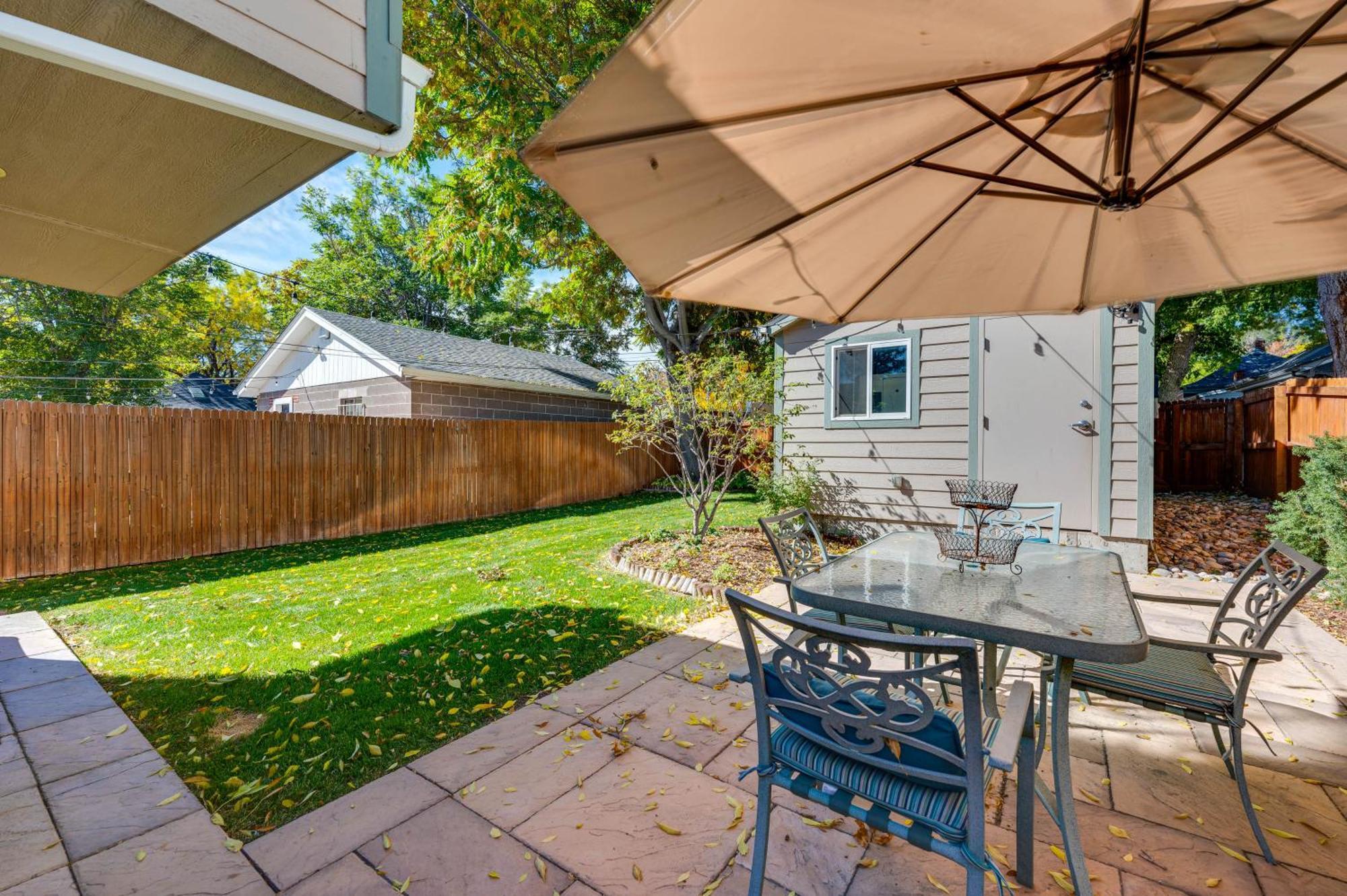Holiday home Bright With Backyard And Patio! *
