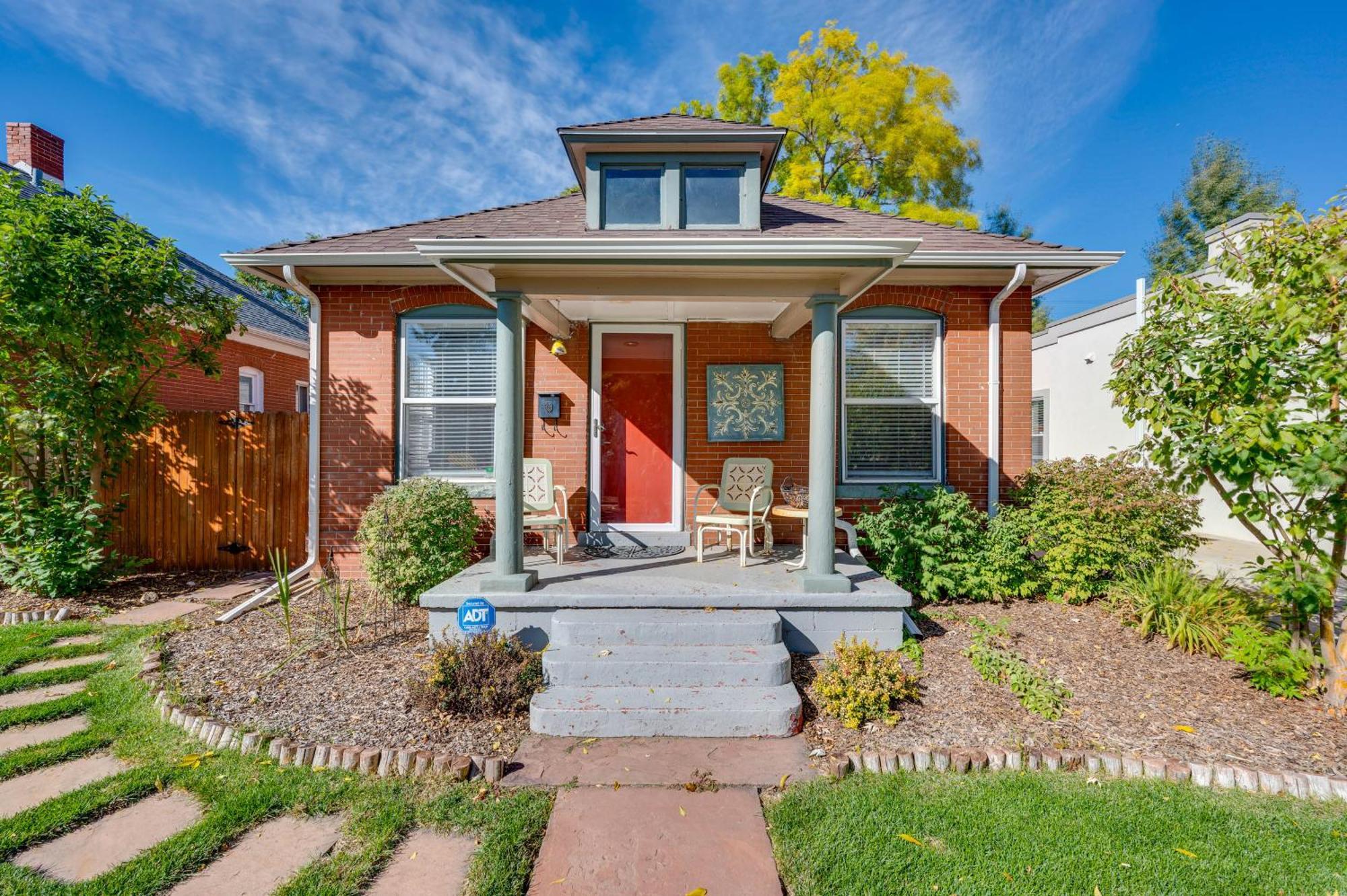 Holiday home Bright With Backyard And Patio! Denver