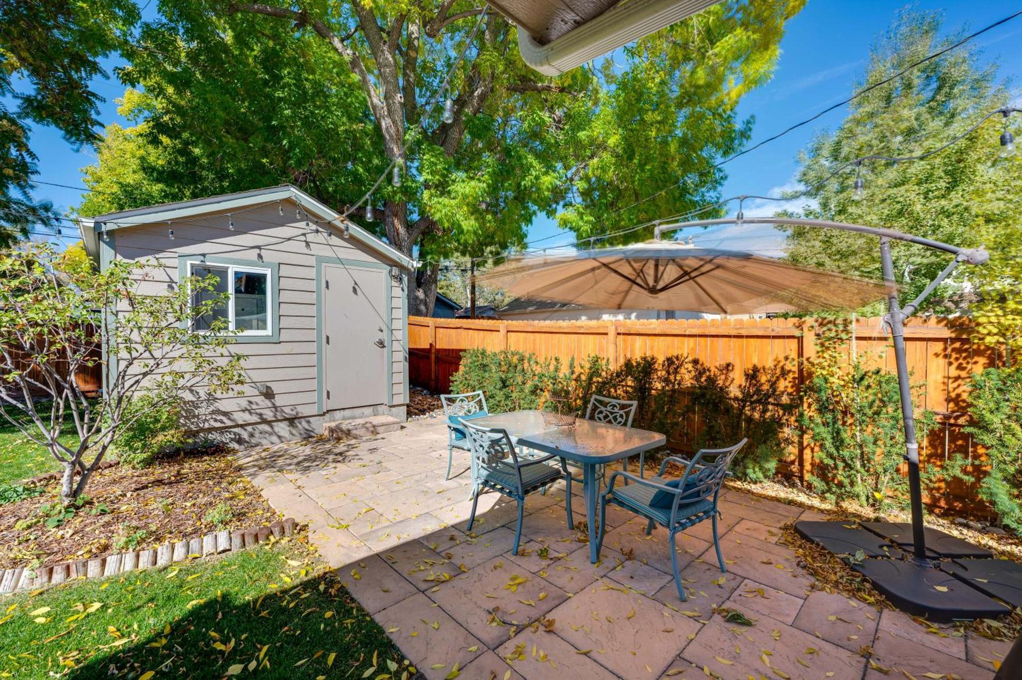 Holiday home Bright With Backyard And Patio! Denver