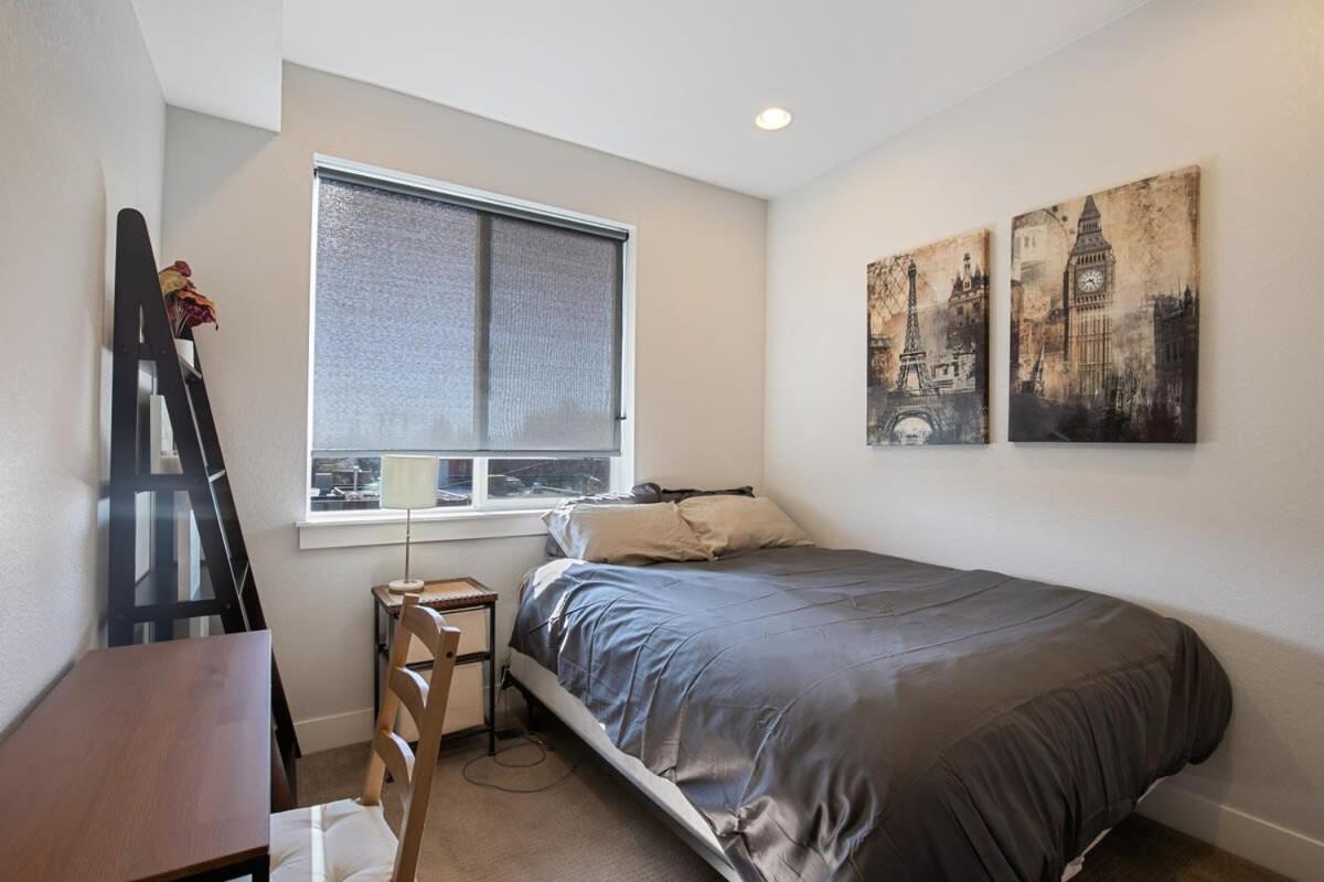 2 Bdr Roof Deck Walk To Broncos And Sloans Holiday home *