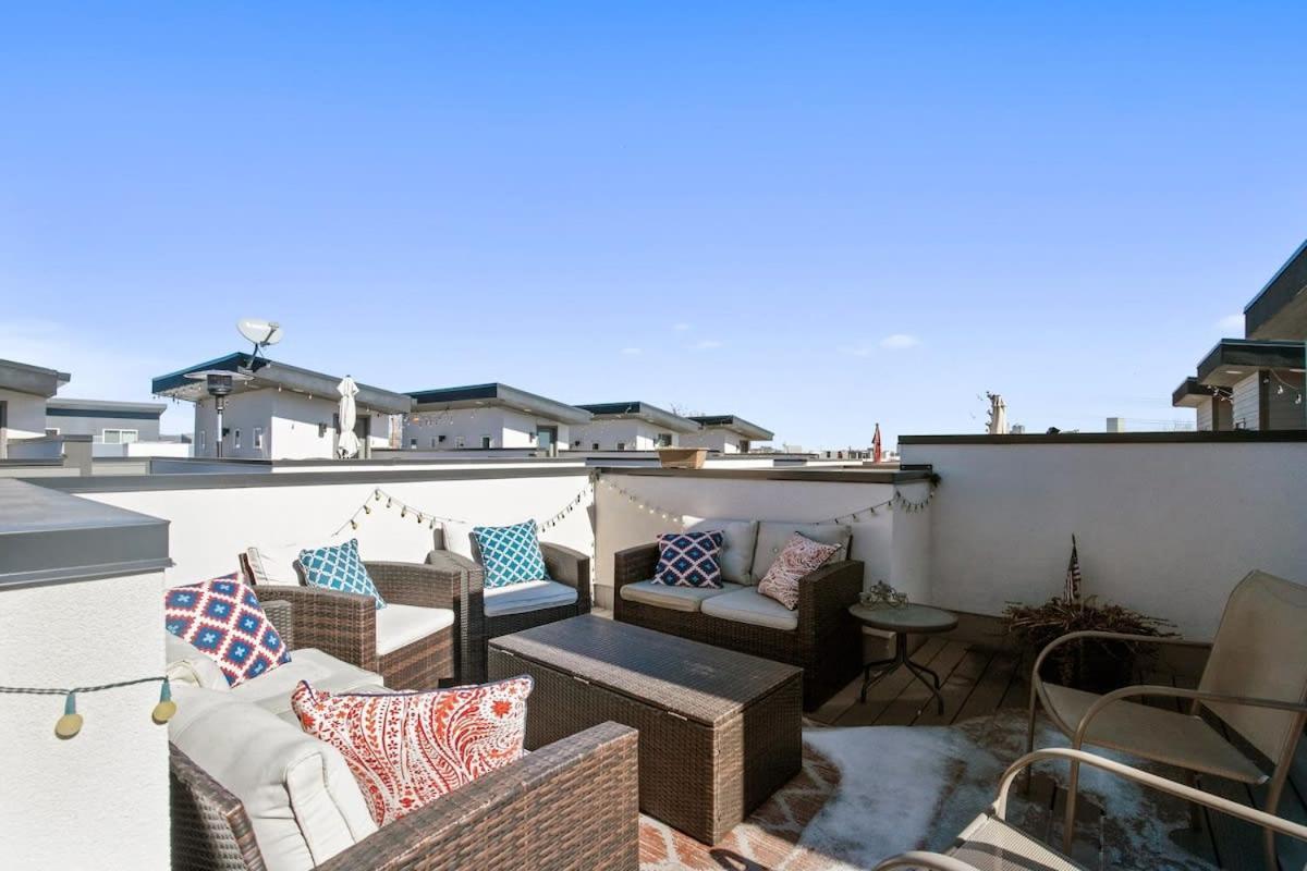 2 Bdr Roof Deck Walk To Broncos And Sloans *