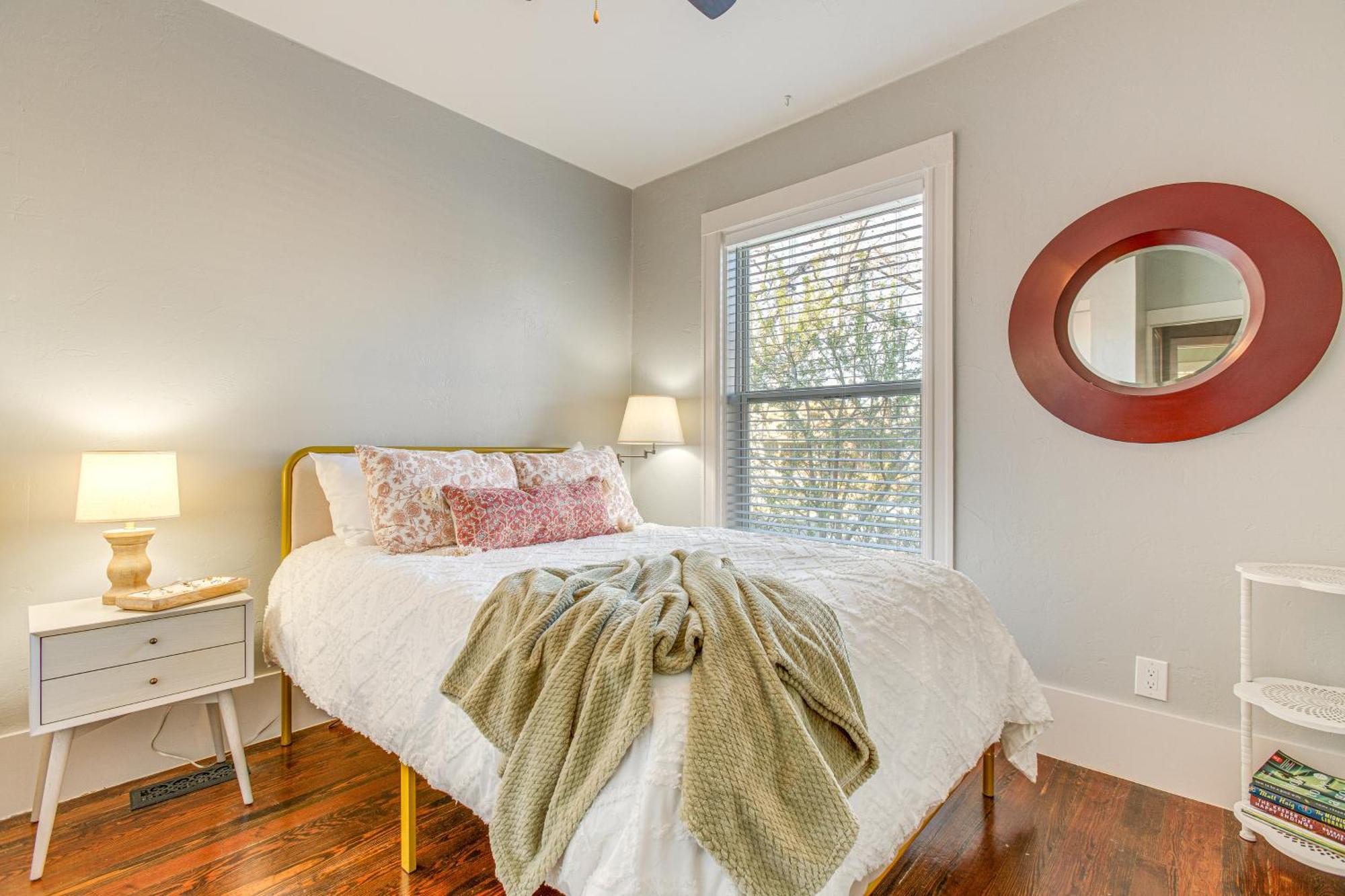 Bright With Backyard And Patio! Holiday home Denver