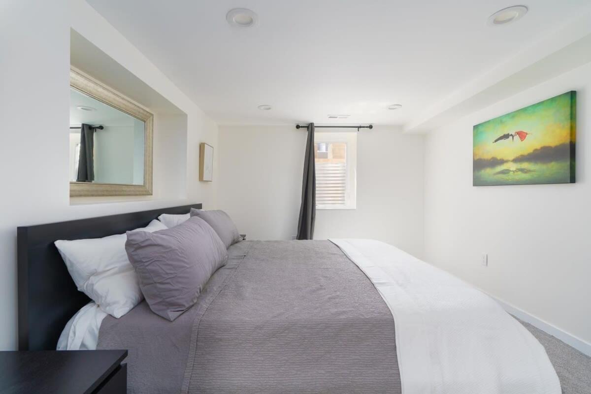 Sleek & Stylish Apt Steps From Bluebird Theater Apartment *
