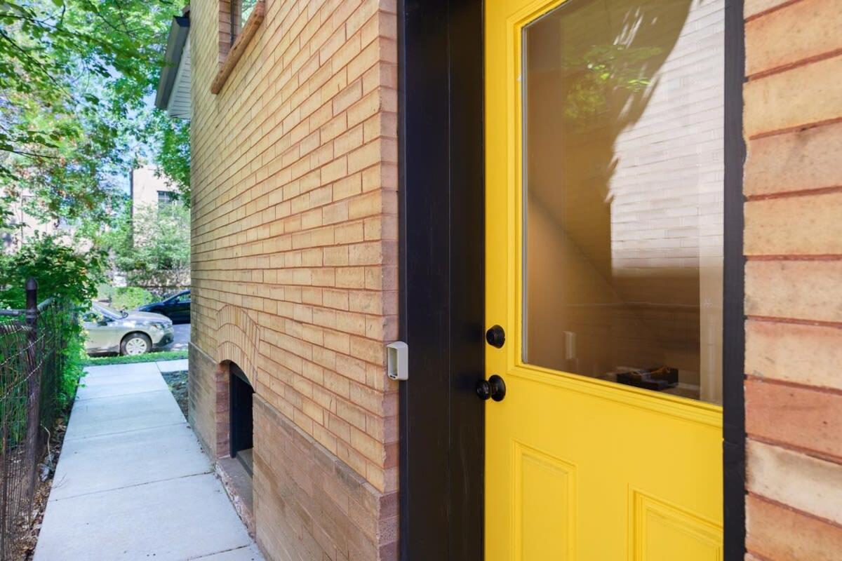 Sleek & Stylish Apt Steps From Bluebird Theater * Denver