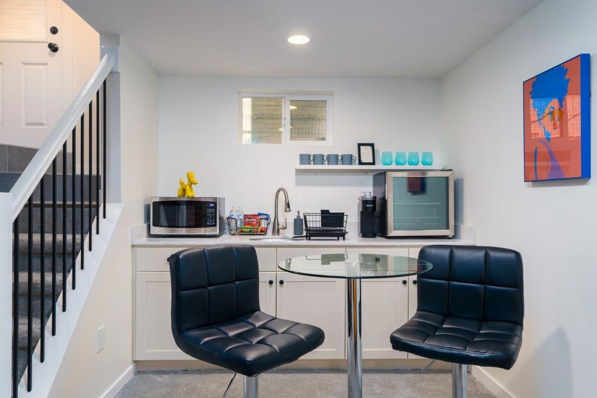 Sleek & Stylish Apt Steps From Bluebird Theater Apartment Denver