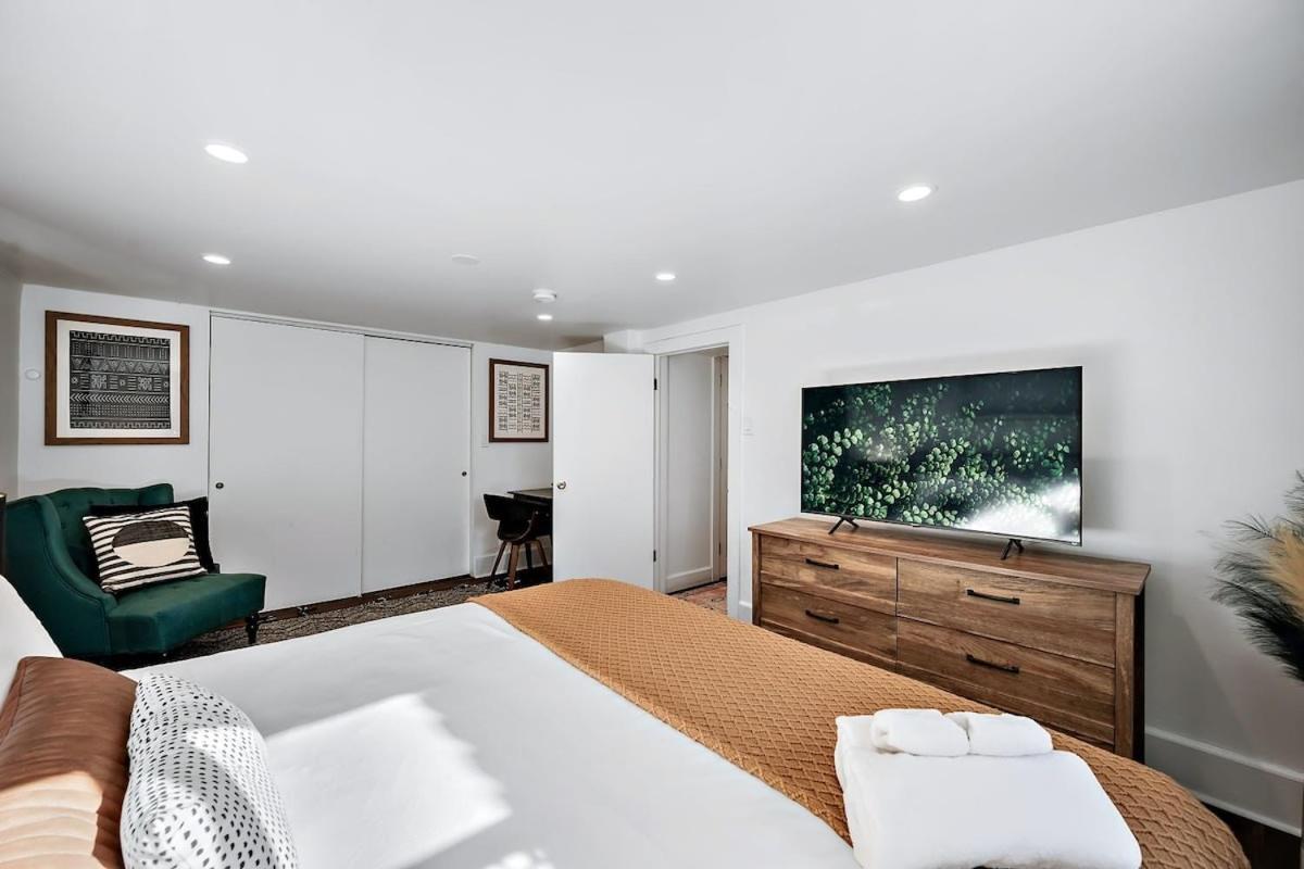 Apartment Stylish 2 Bedroom Apt Steps From Regis Tennyson St *