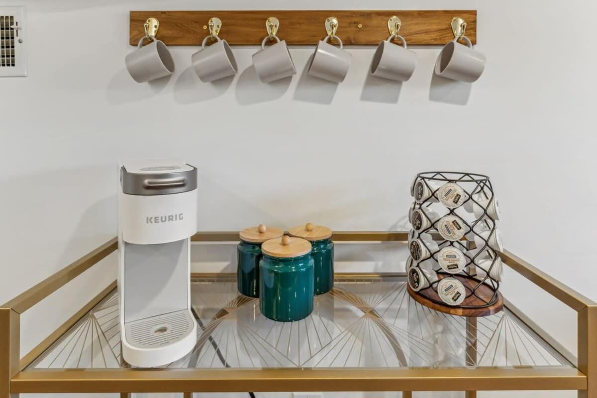 Stylish 2 Bedroom Apt Steps From Regis Tennyson St *
