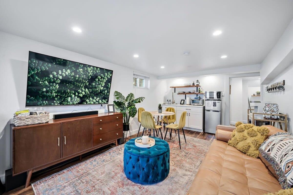 Stylish 2 Bedroom Apt Steps From Regis Tennyson St