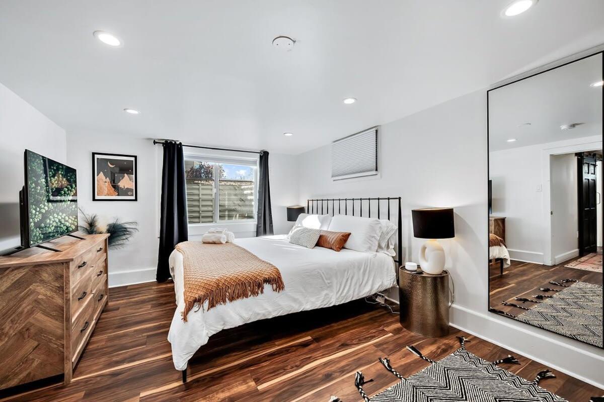 Stylish 2 Bedroom Apt Steps From Regis Tennyson St Apartment *