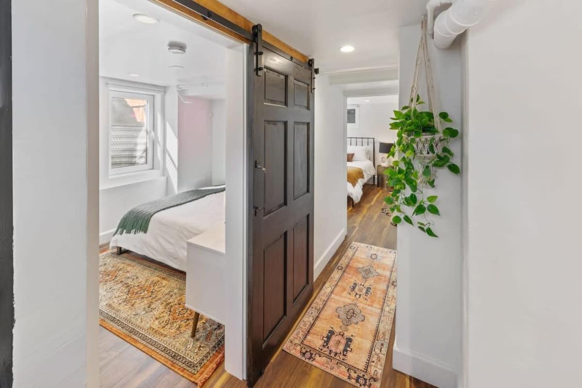 Stylish 2 Bedroom Apt Steps From Regis Tennyson St * Denver