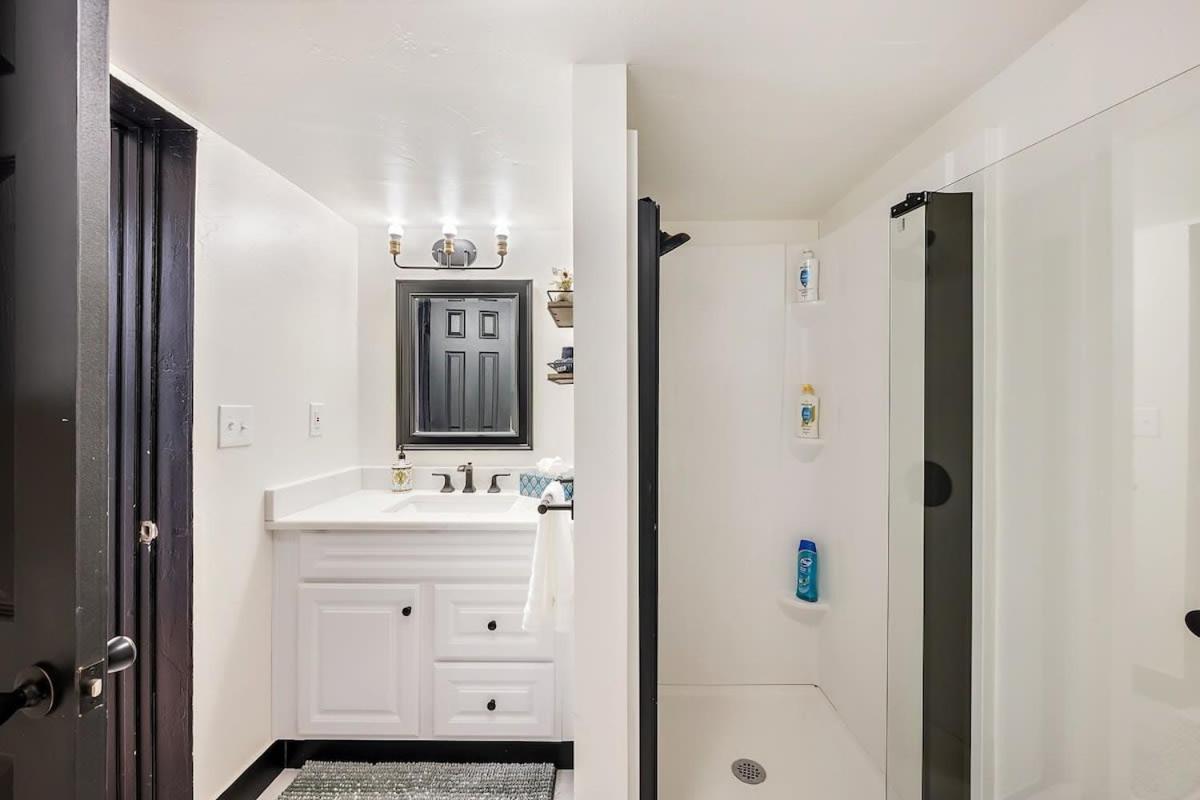 Apartment Charming & Updated Garden Level In Heart Of