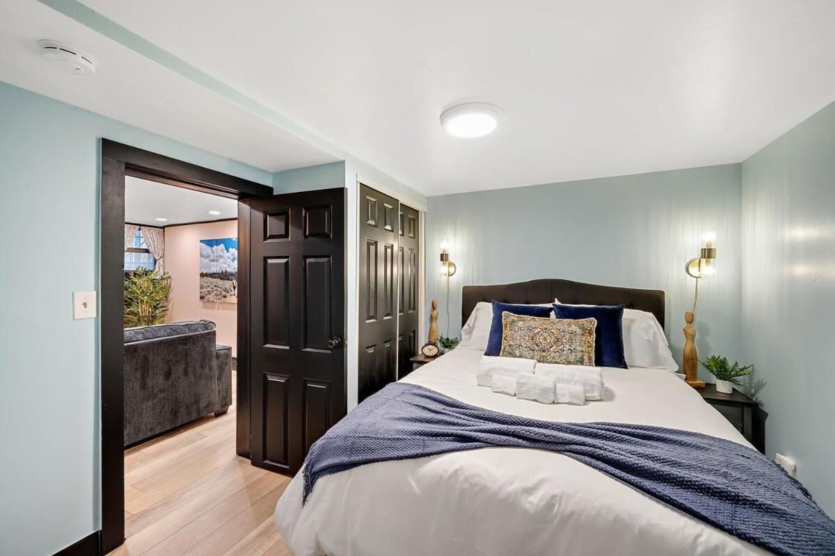 Apartment Charming & Updated Garden Level In Heart Of *