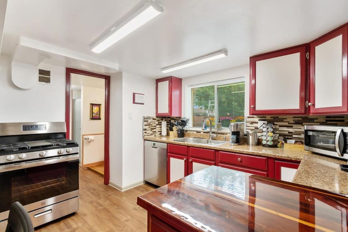 Apartment Cozy & Spacious Steps From Regis
