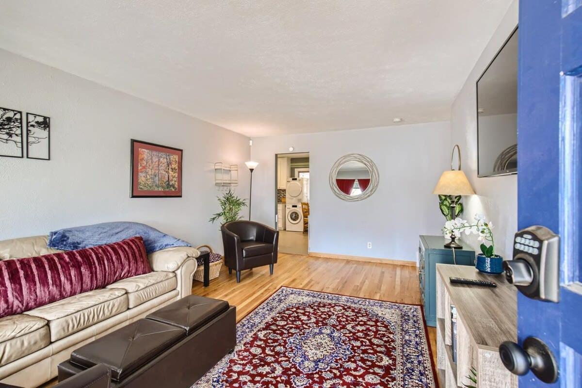 Holiday home Ranch-style Retreat Walk To Light Rail Denver