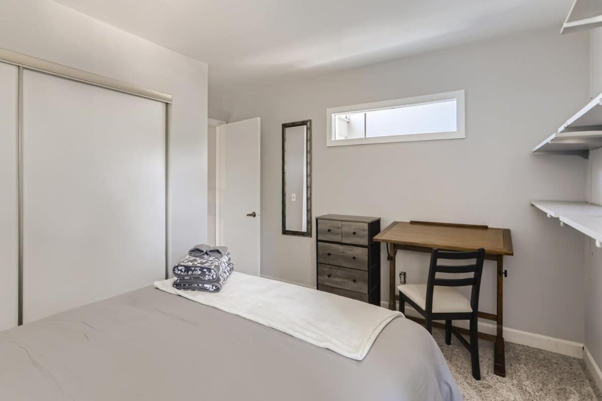 Sunny Suburban Getaway 4br 3ba W Pool * Denver