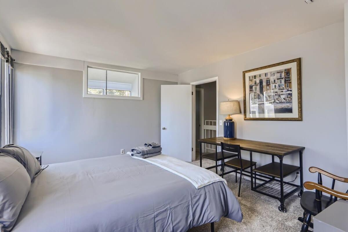 Sunny Suburban Getaway 4br 3ba W Pool Holiday home *