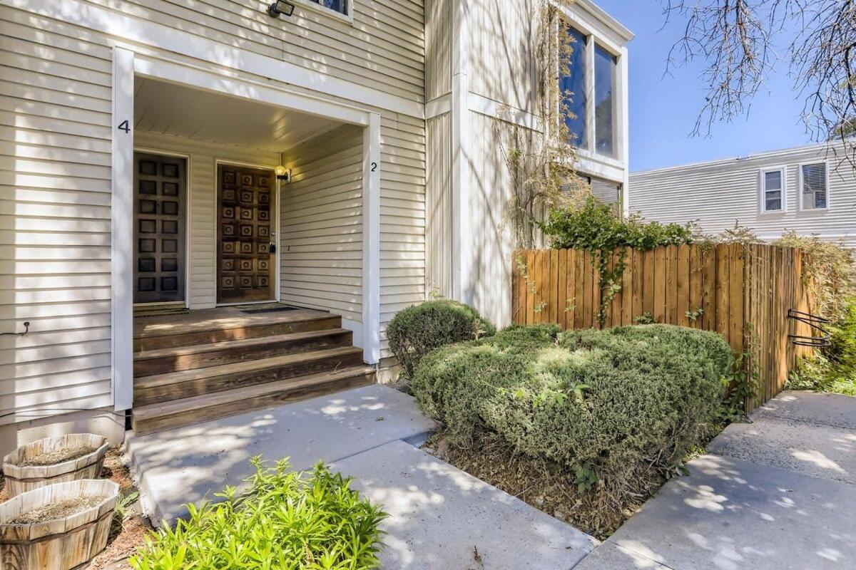 Sunny Suburban Getaway 4br 3ba W Pool *