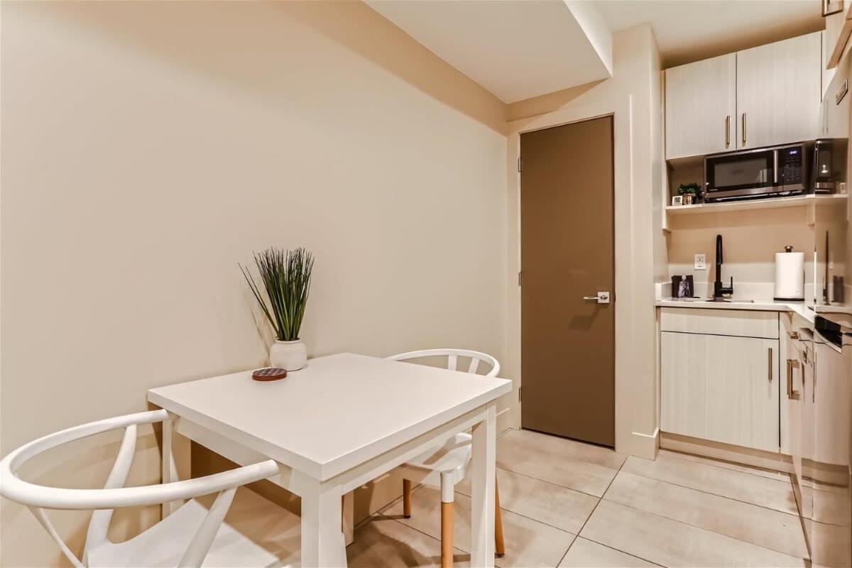 Serenity At Sloan's 1-br With A Modern Twist Apartment *