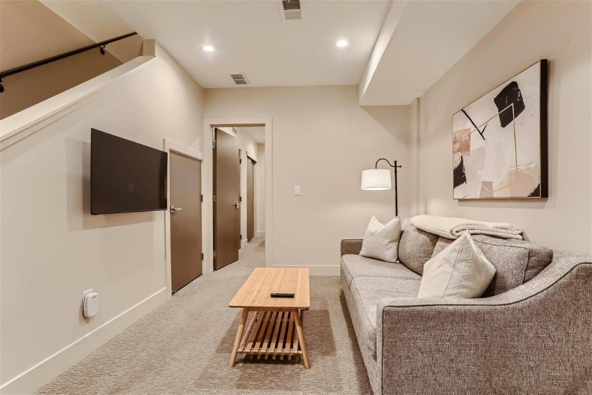 Serenity At Sloan's 1-br With A Modern Twist