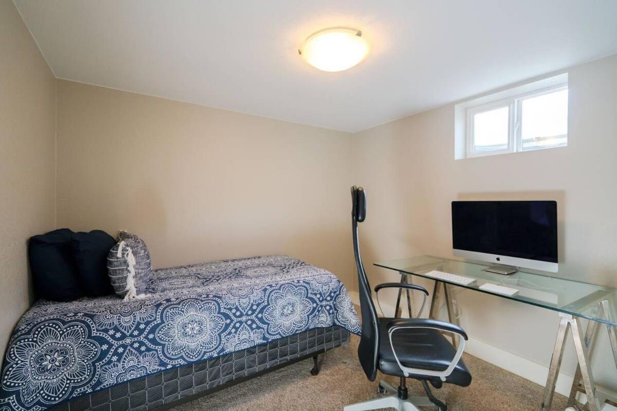 4-bed Gem Near Sloan's Holiday home