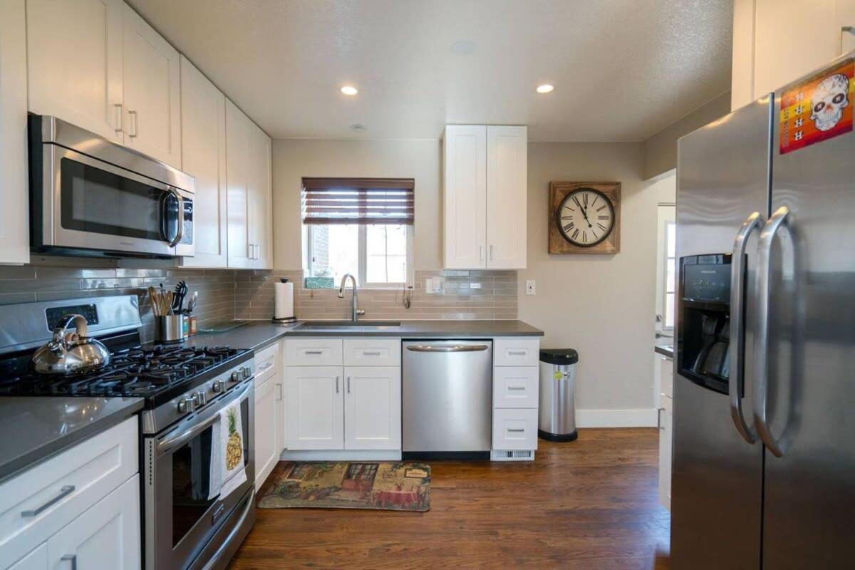 4-bed Gem Near Sloan's Holiday home