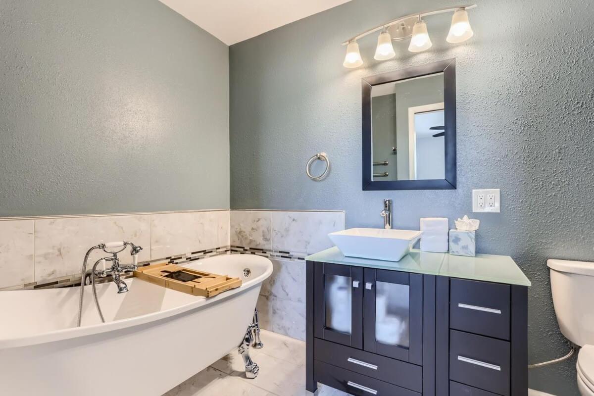 3bd Family Friendly Walk To Huston Holiday home Denver