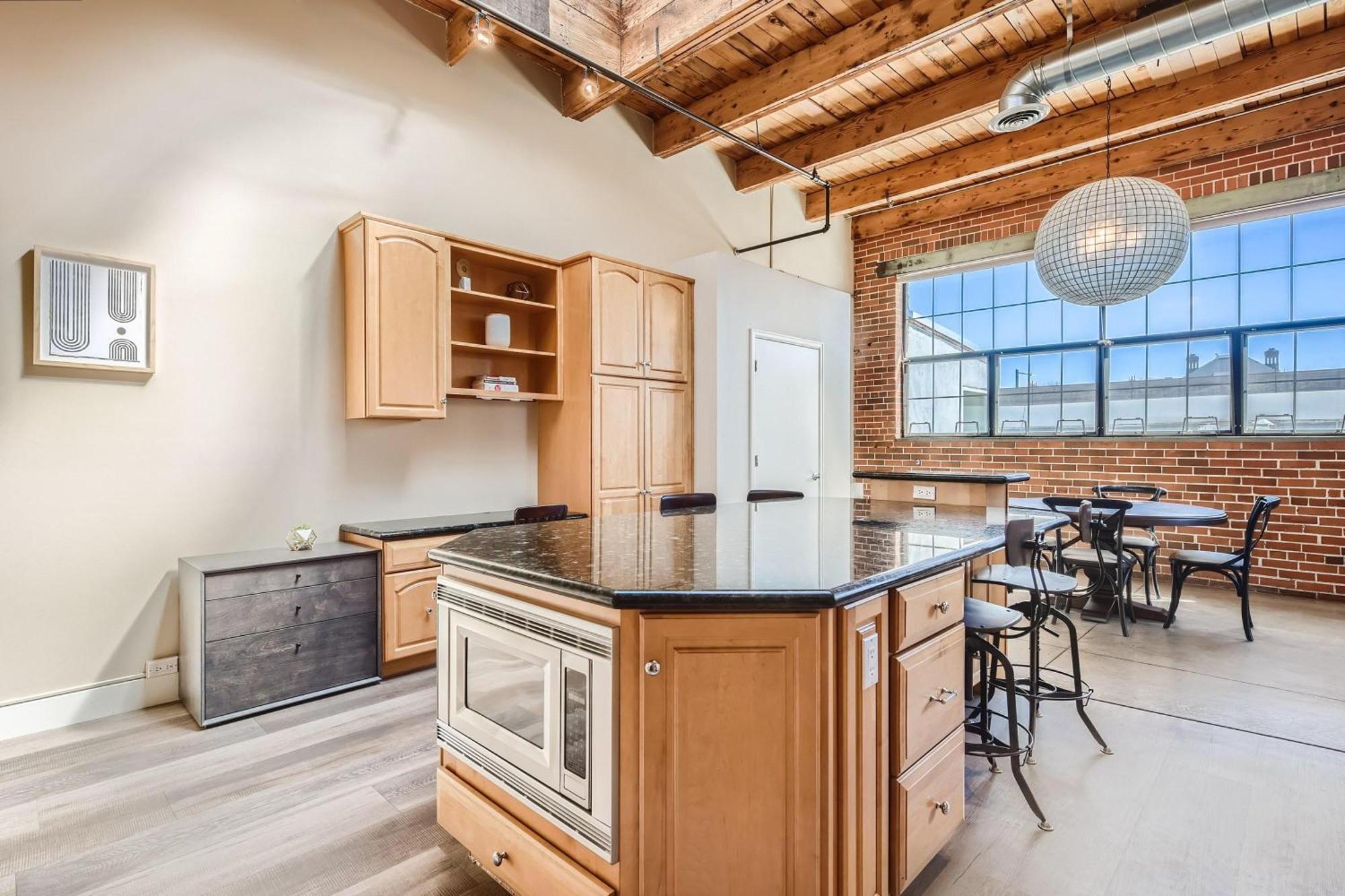 1515 Ogden 7 *