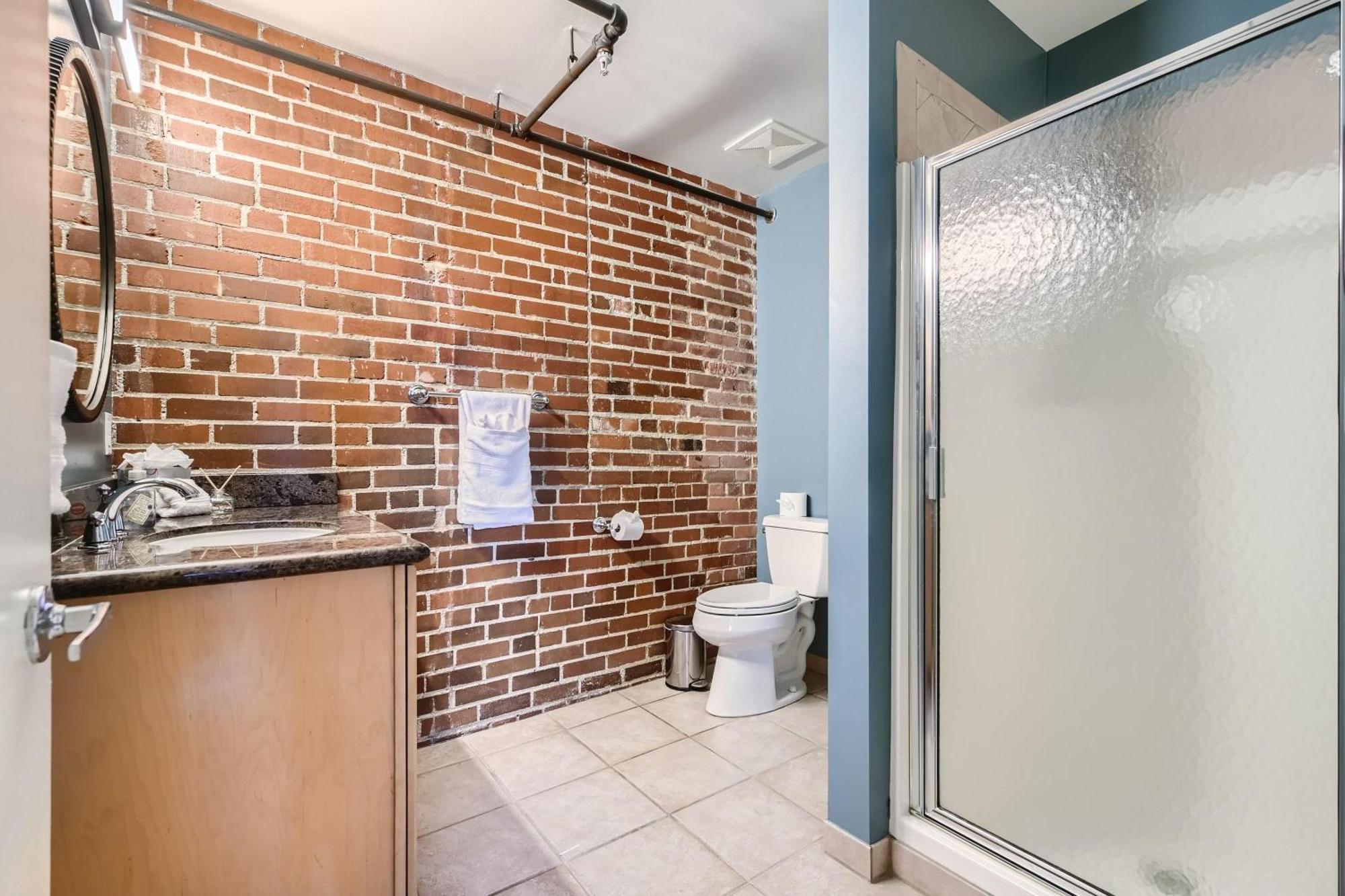 1515 Ogden 7 Apartment