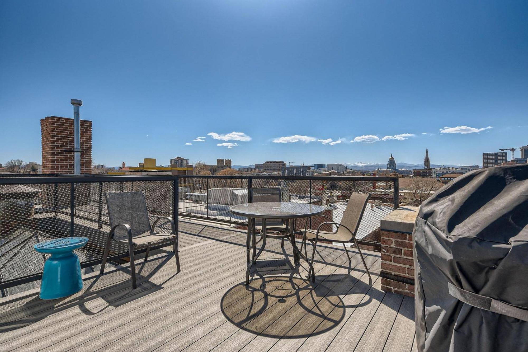 1515 Ogden 7 Apartment