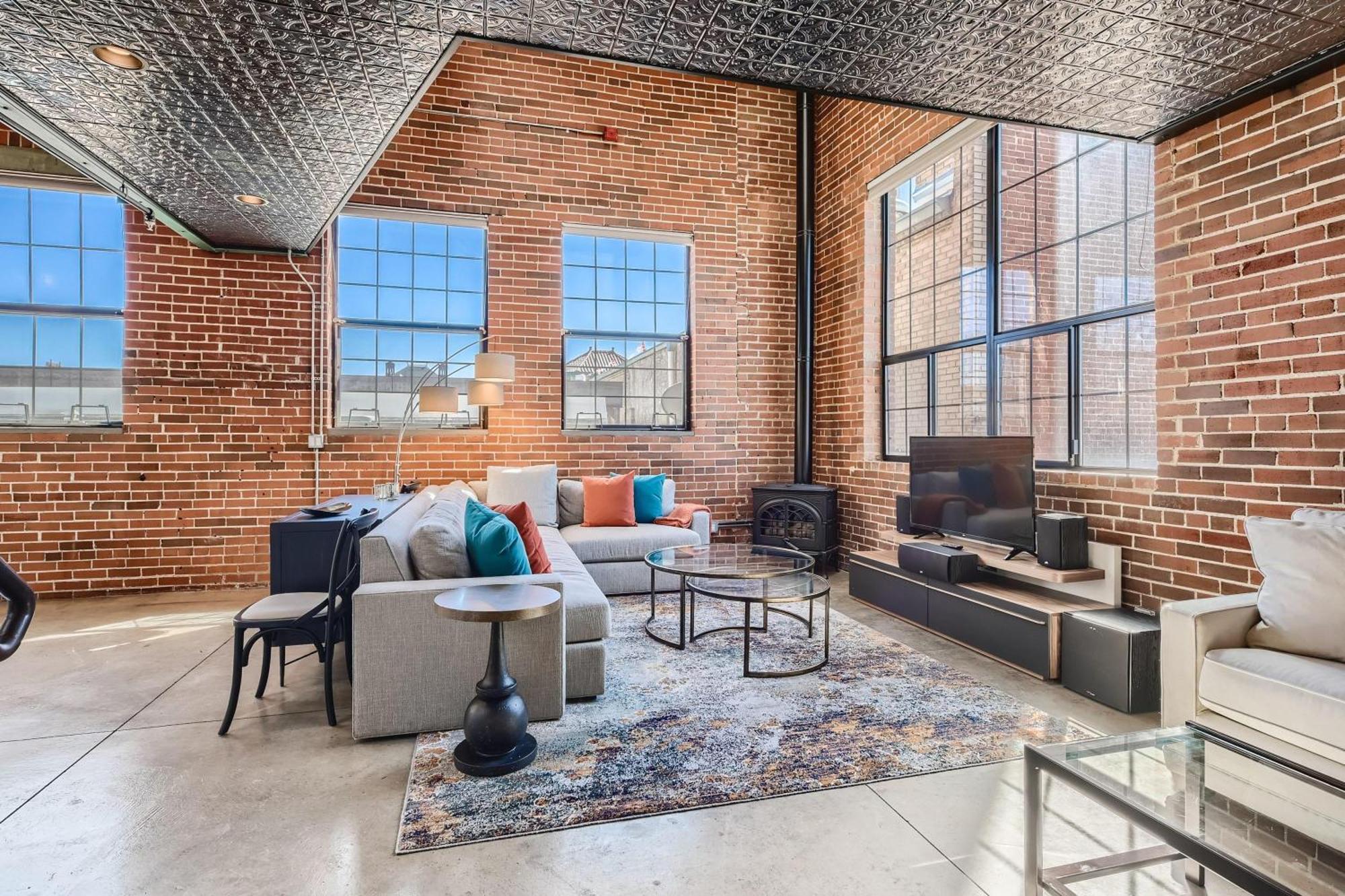 1515 Ogden 7 Apartment