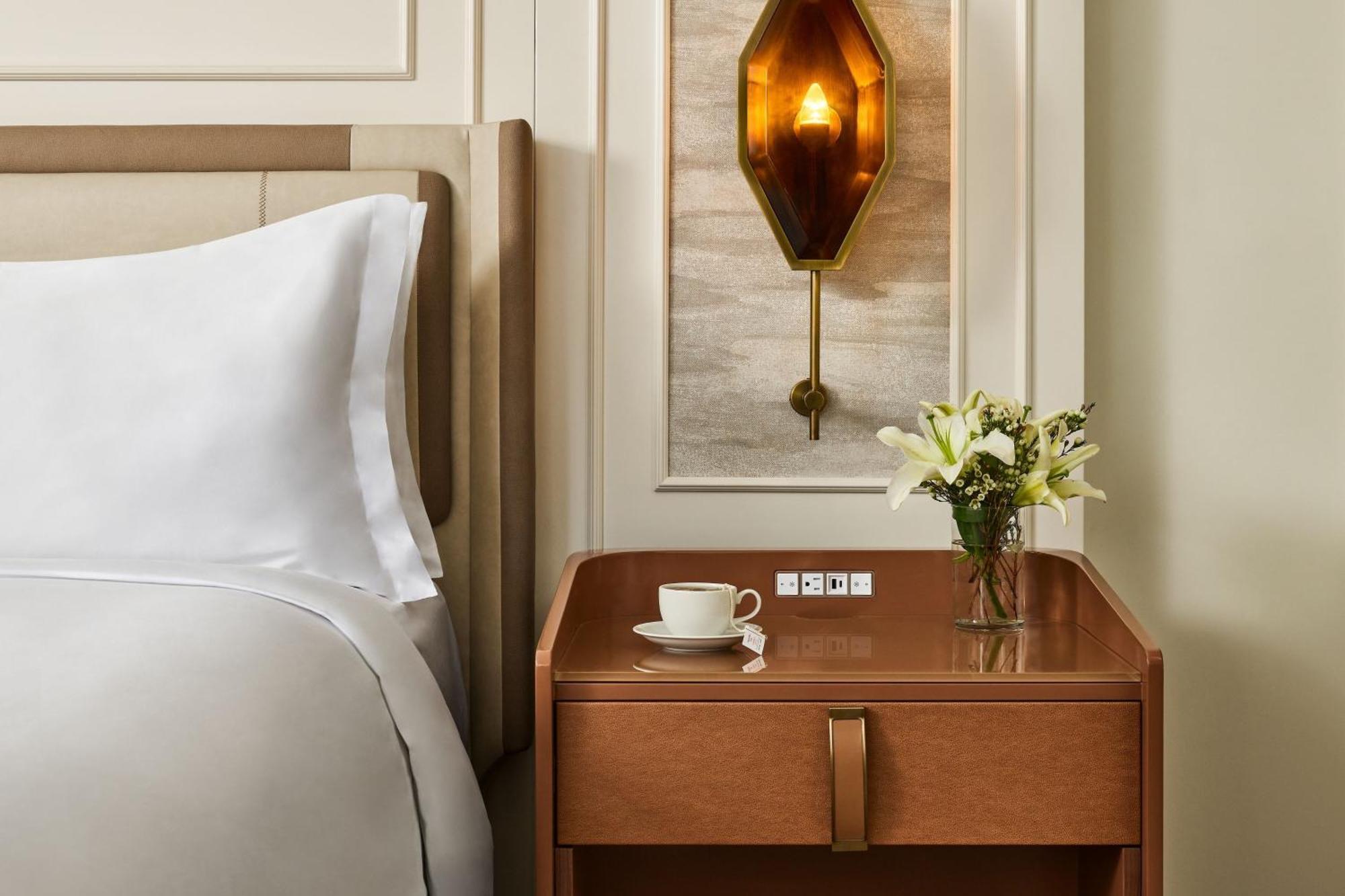 The Ritz-carlton,