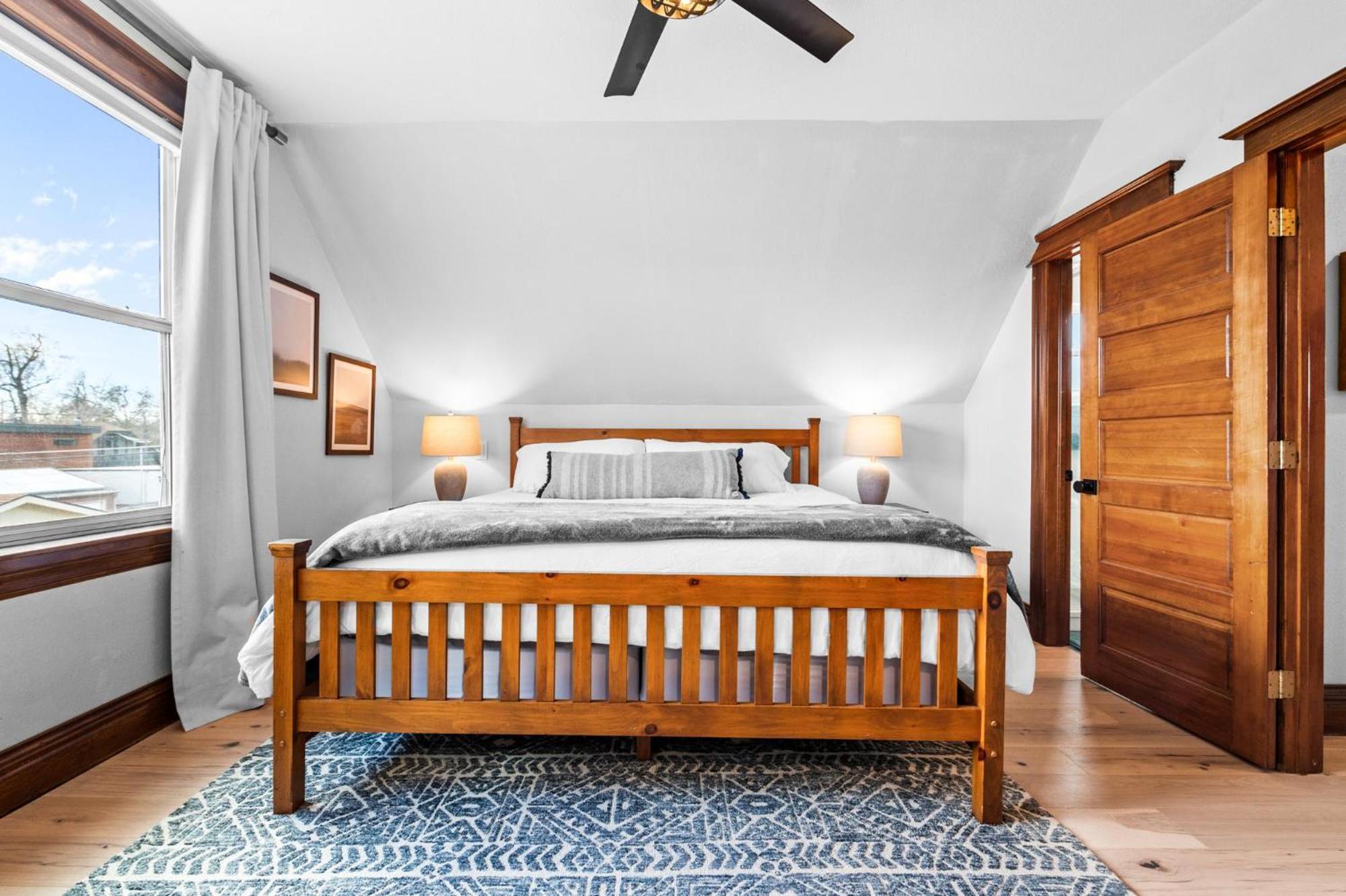 Race St -