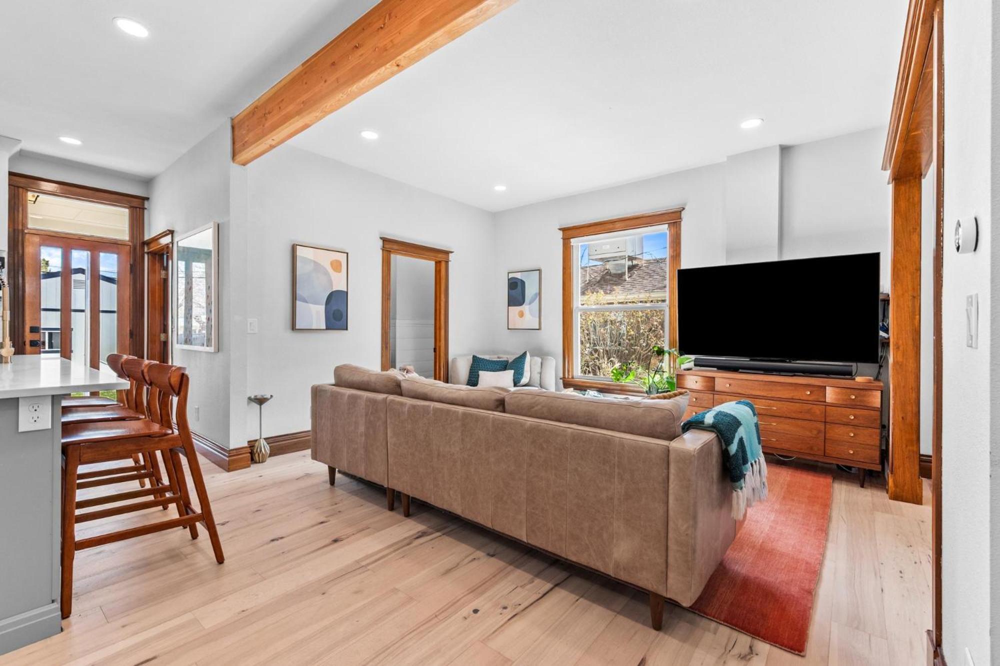 Race St -