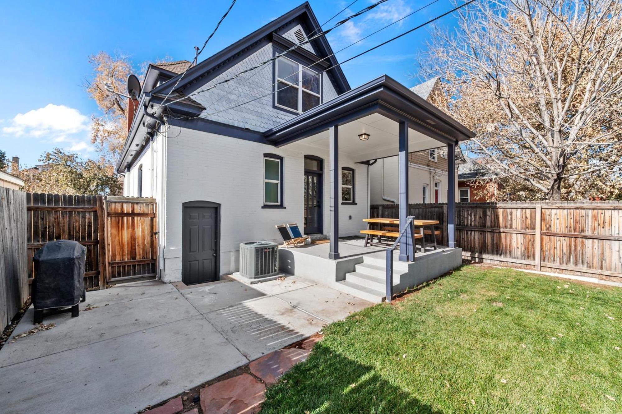 Race St -