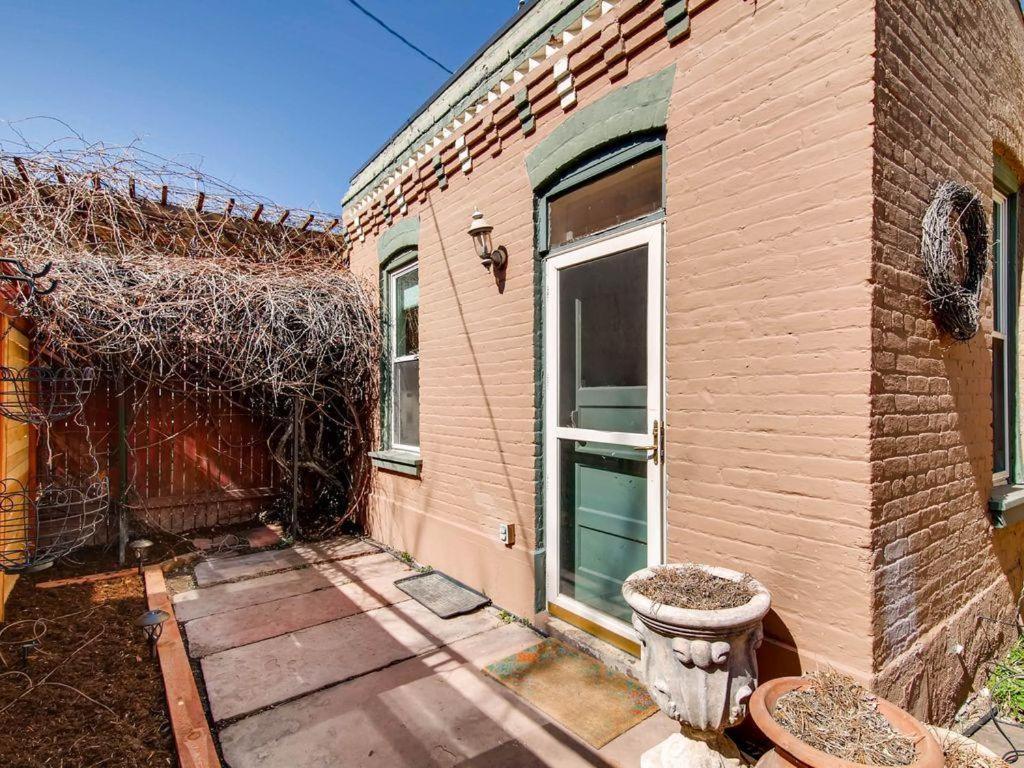 Apartment 3329 W 31st *