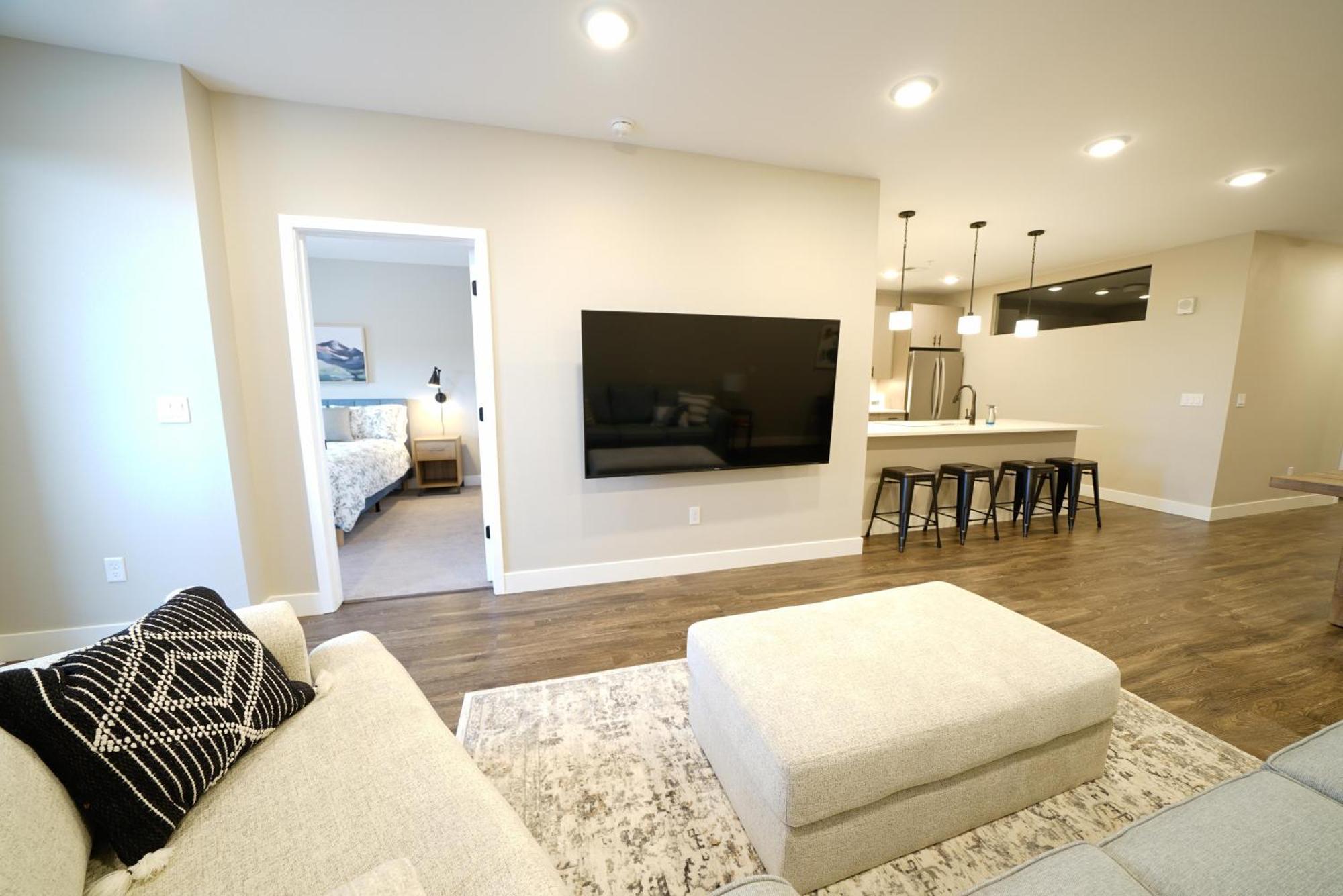 2729 W 28th Ave