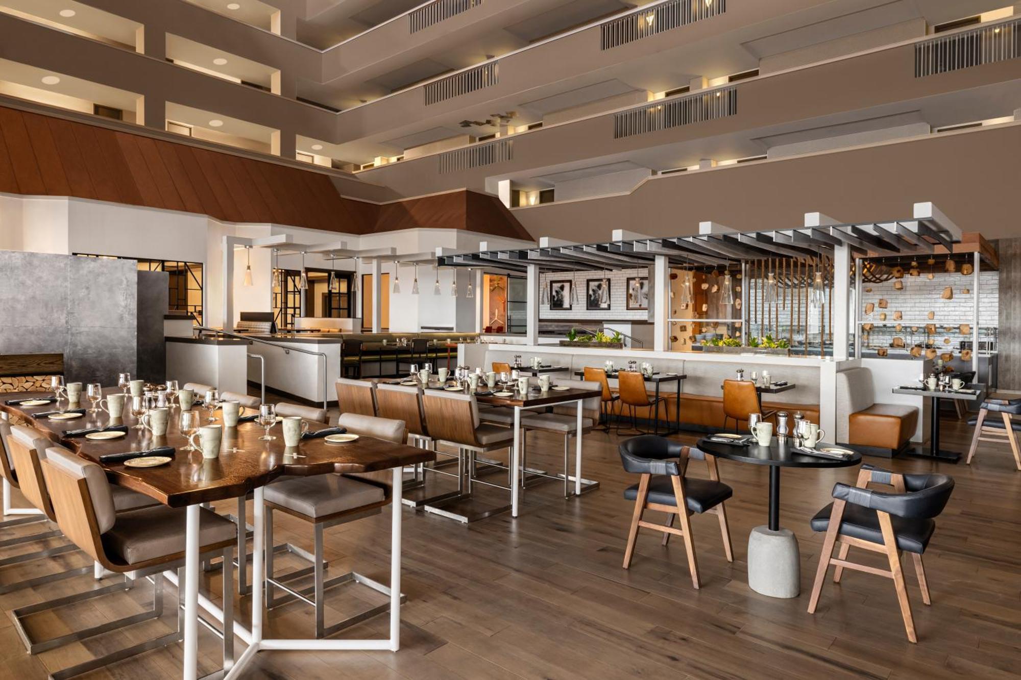 Hotel Renaissance & Conference Center 4*