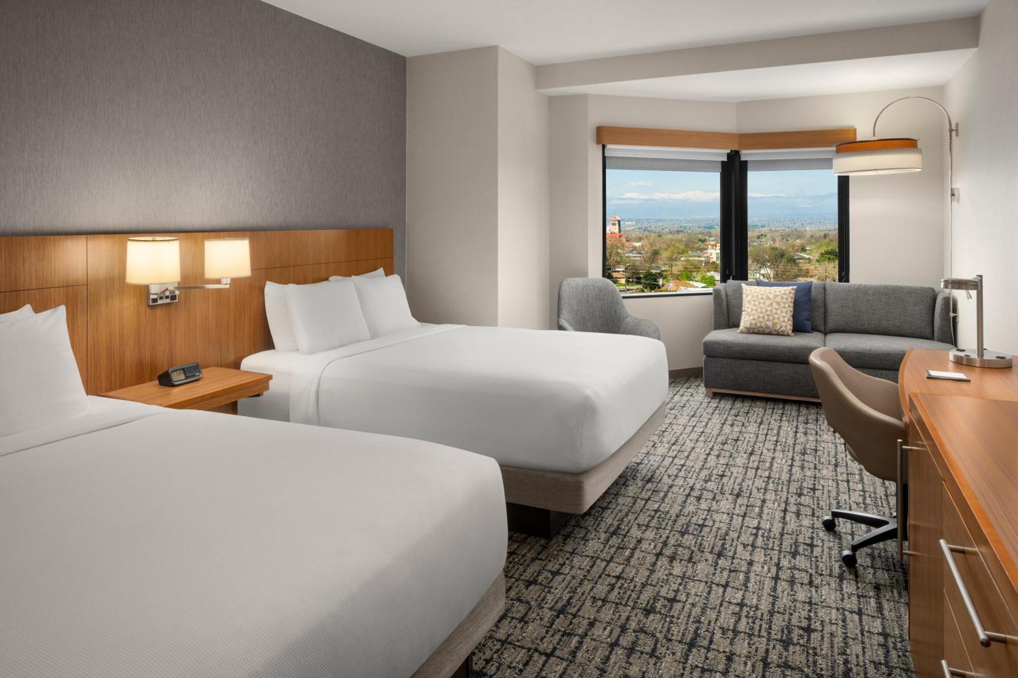 Hyatt Place Cherry Creek Hotel 3*
