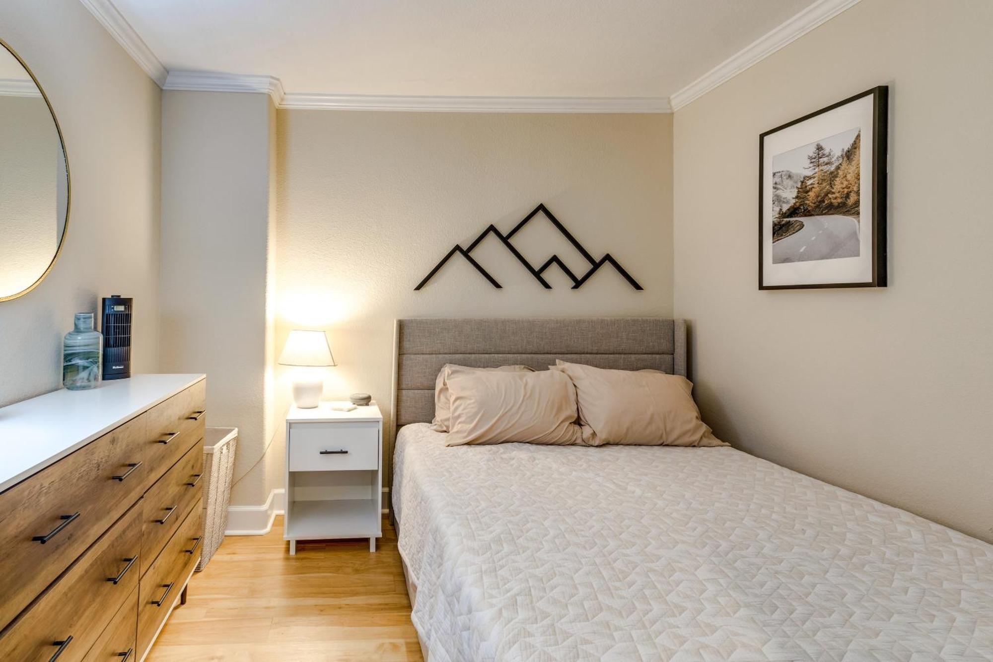 Downtown In The Center Of The City! Apartment