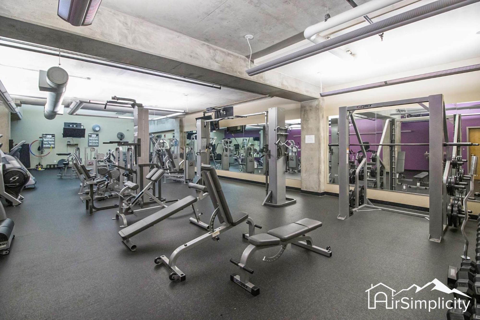 Union Station Loft Covered Parking Gym Patio Holiday home *