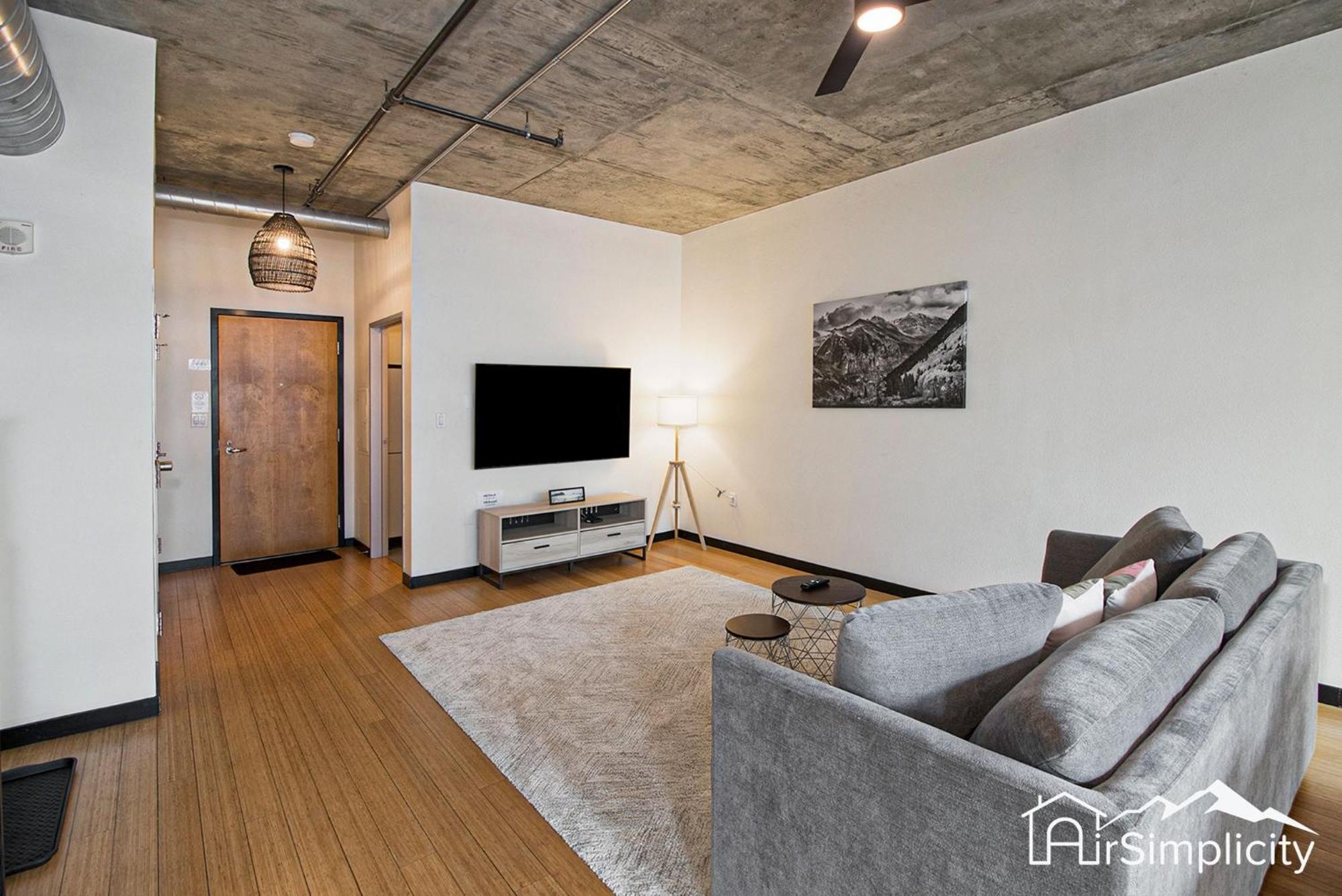 Union Station Loft Covered Parking Gym Patio Holiday home *
