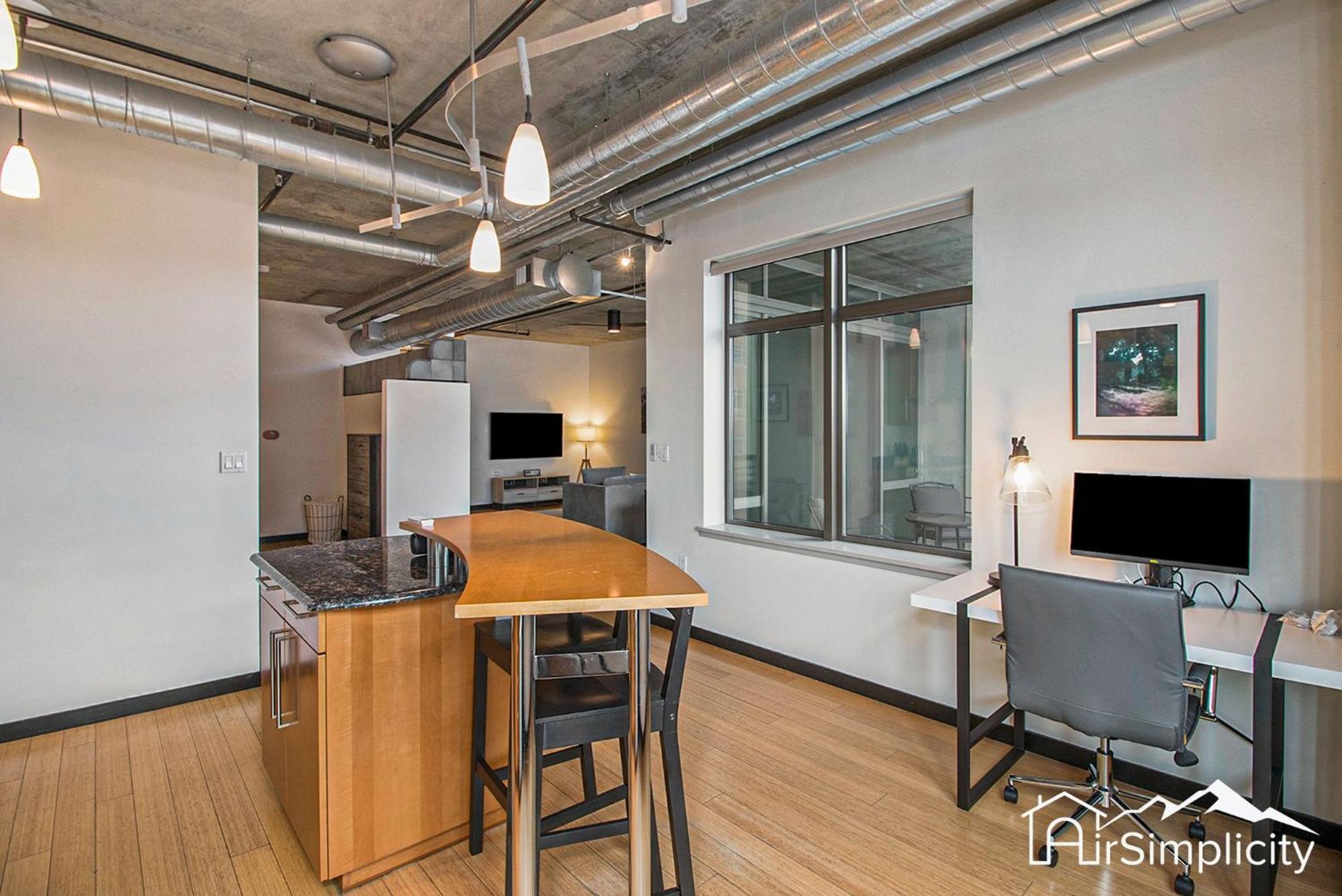 Union Station Loft Covered Parking Gym Patio Holiday home *