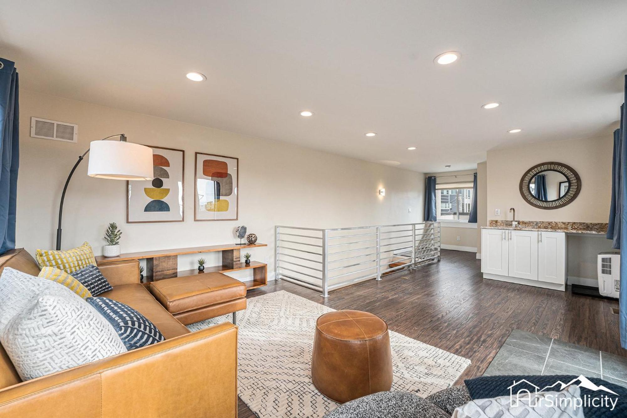 Sloan's Loft Hot Tub & Rooftop Patio *